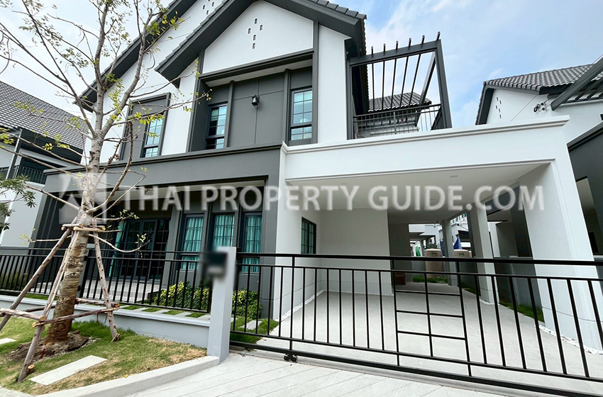 House with Shared Pool in Bangnatrad 